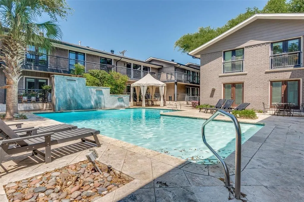 10209 Regal Oaks Drive, #112