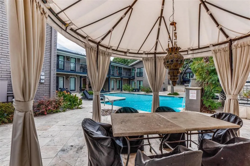 10209 Regal Oaks Drive, #112