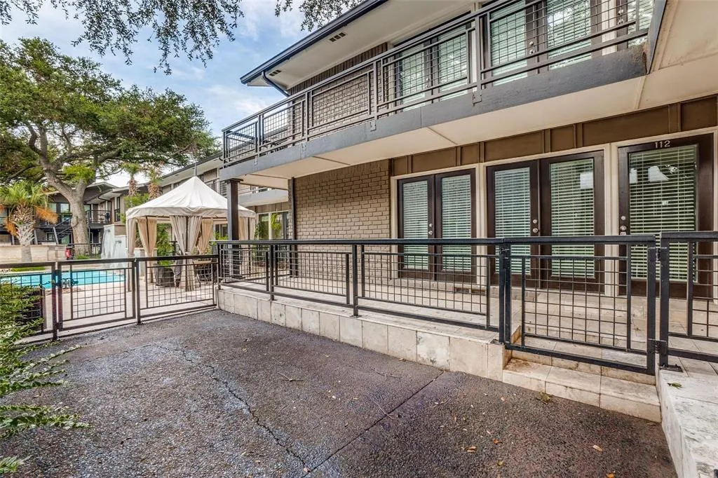 10209 Regal Oaks Drive, #112