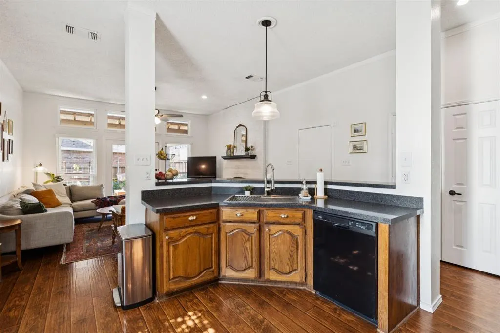 1716 Crescent Creek Lane