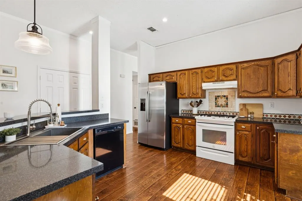 1716 Crescent Creek Lane