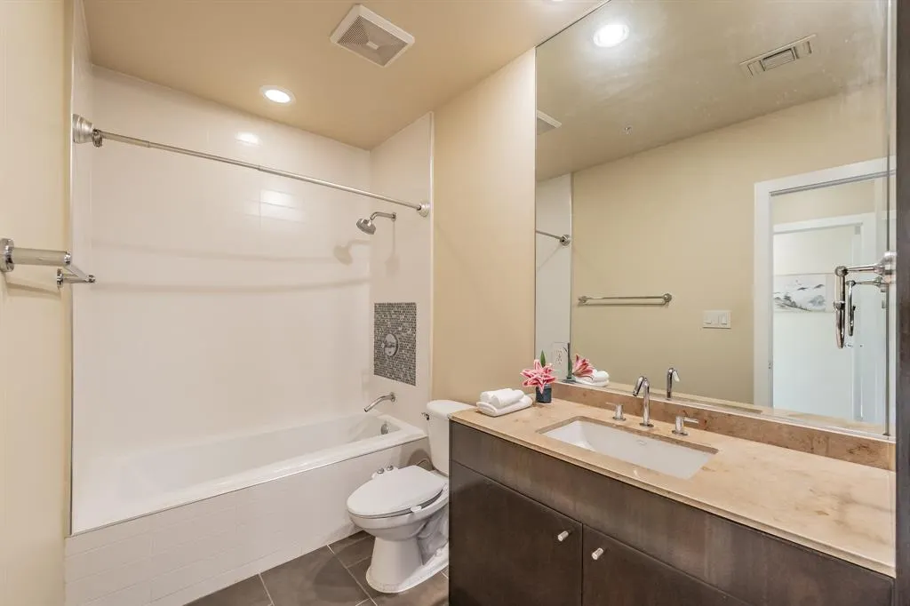 2323 N Houston Street, #310