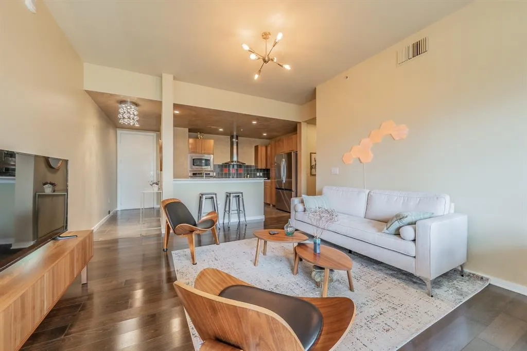 2323 N Houston Street, #310