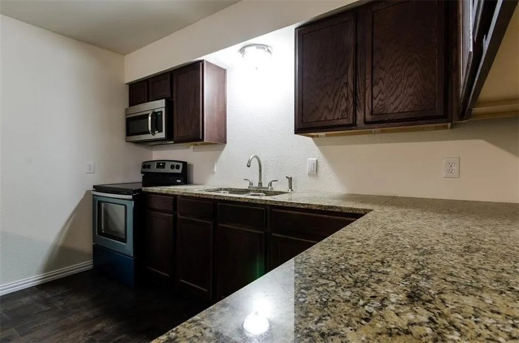 5114 Columbia, #202