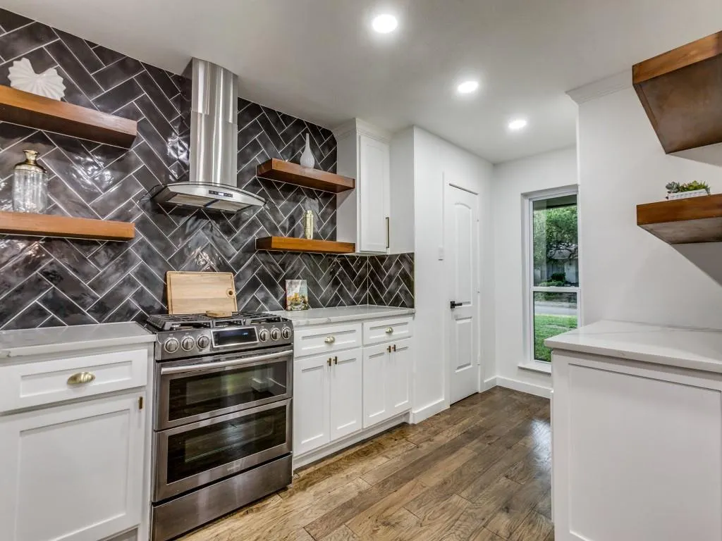6826 Town Bluff Drive