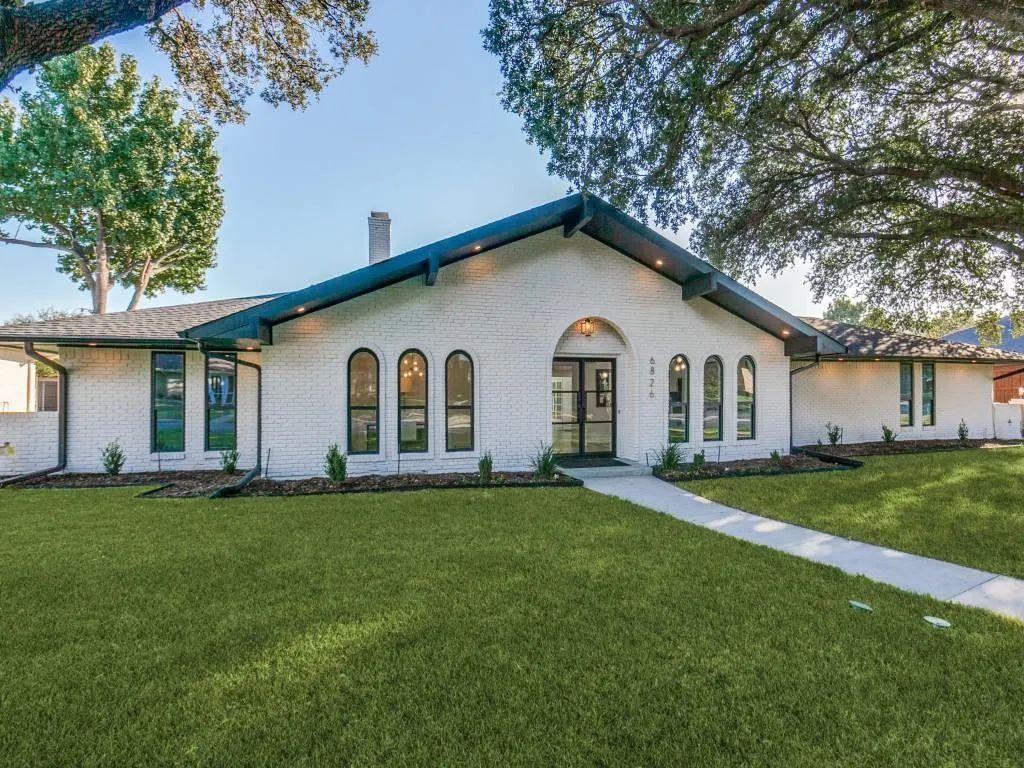 6826 Town Bluff Drive