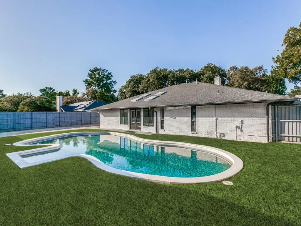 6826 Town Bluff Drive