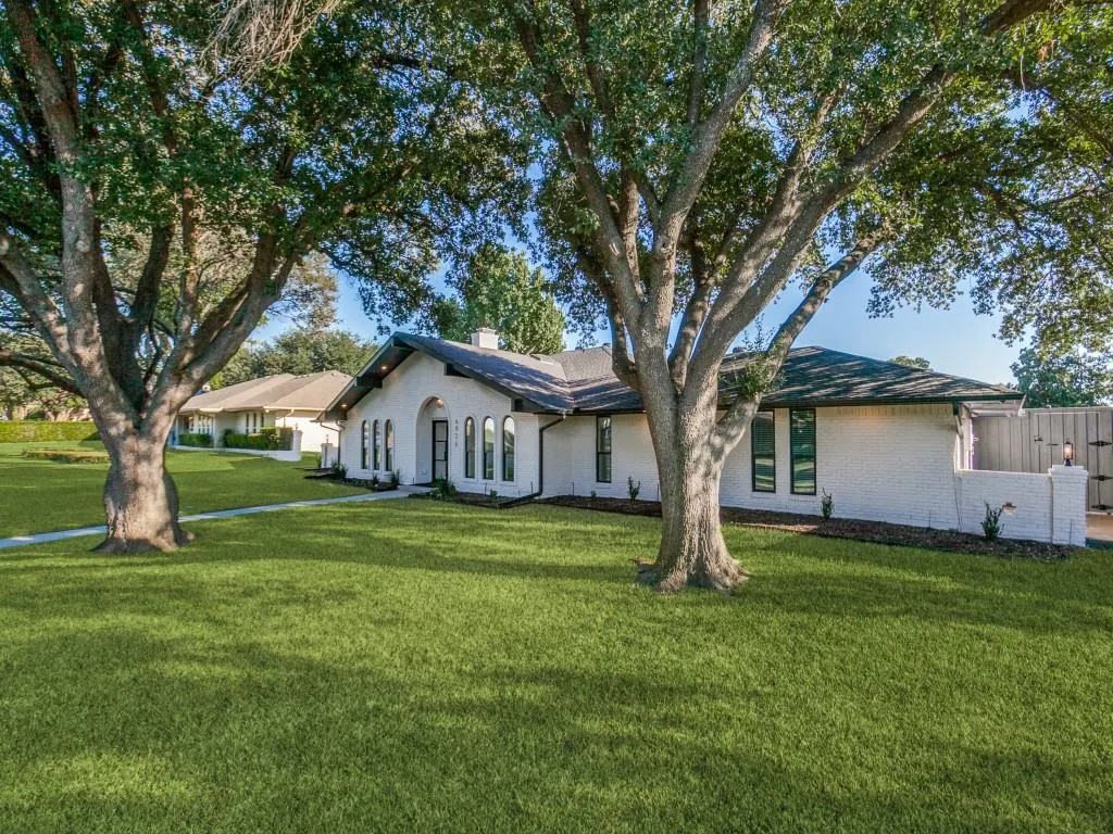 6826 Town Bluff Drive