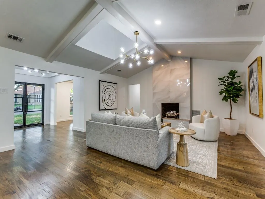 6826 Town Bluff Drive