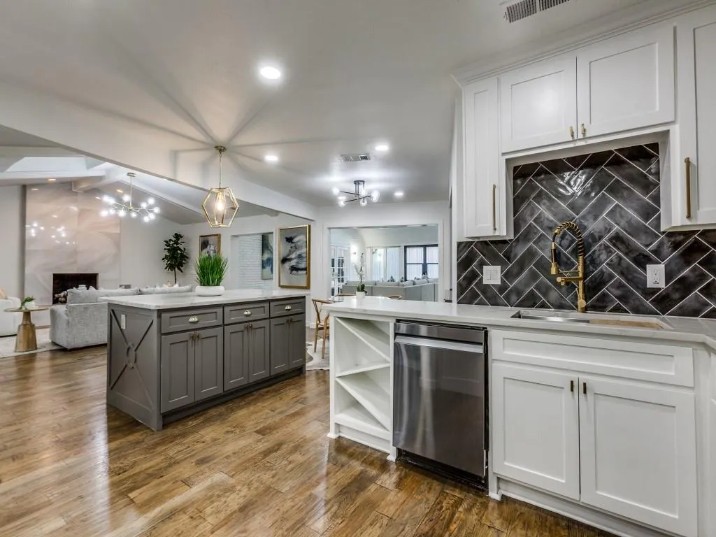 6826 Town Bluff Drive