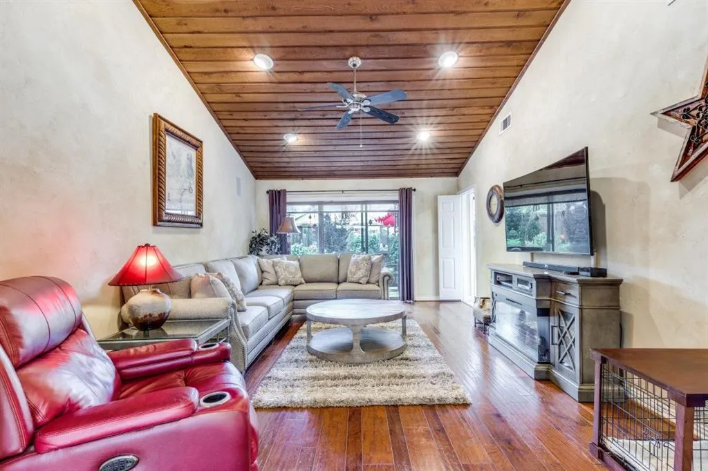 2204 Bridge View Lane