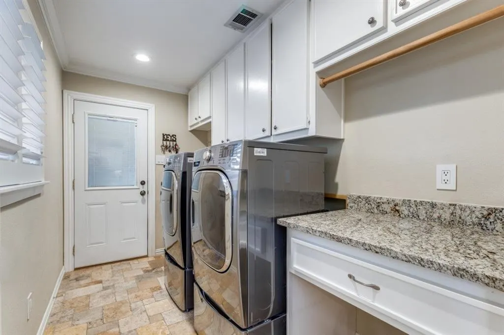 2204 Bridge View Lane