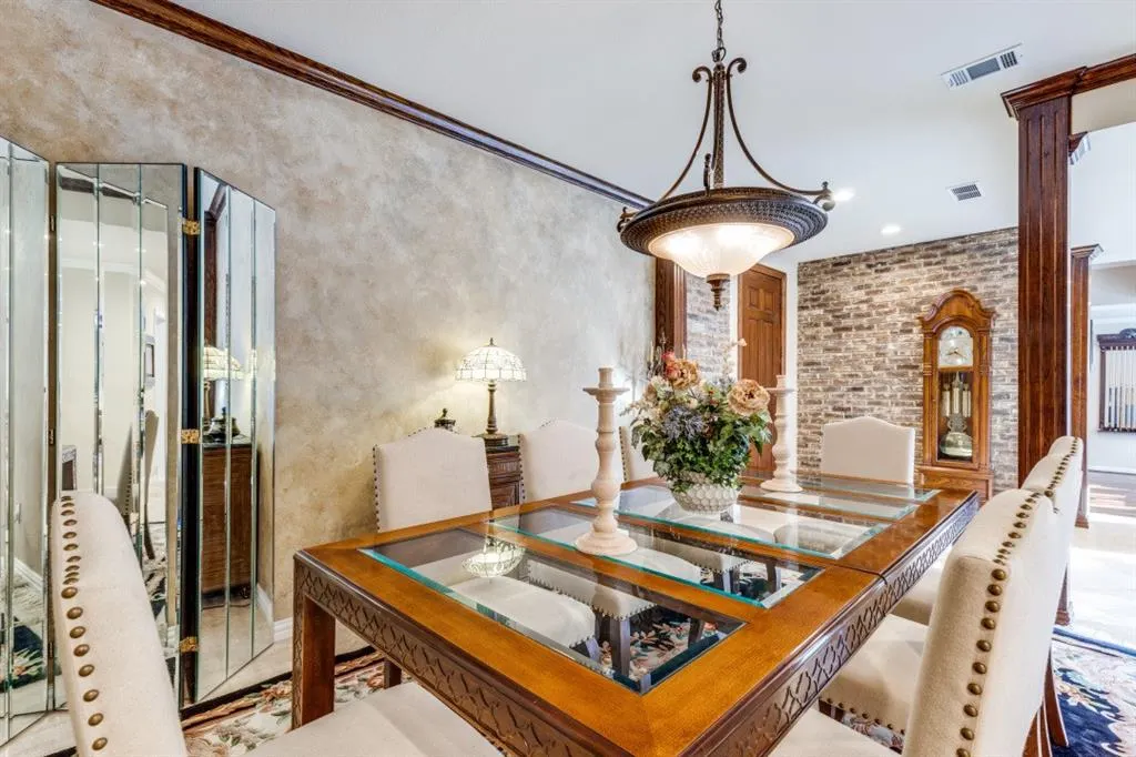 2204 Bridge View Lane