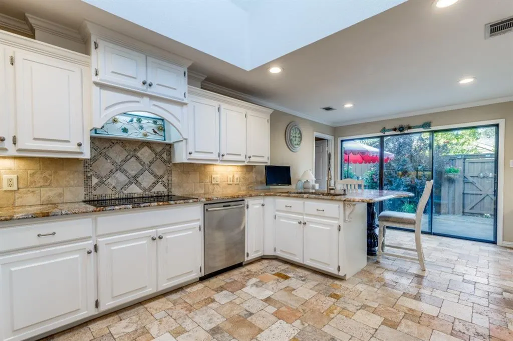 2204 Bridge View Lane