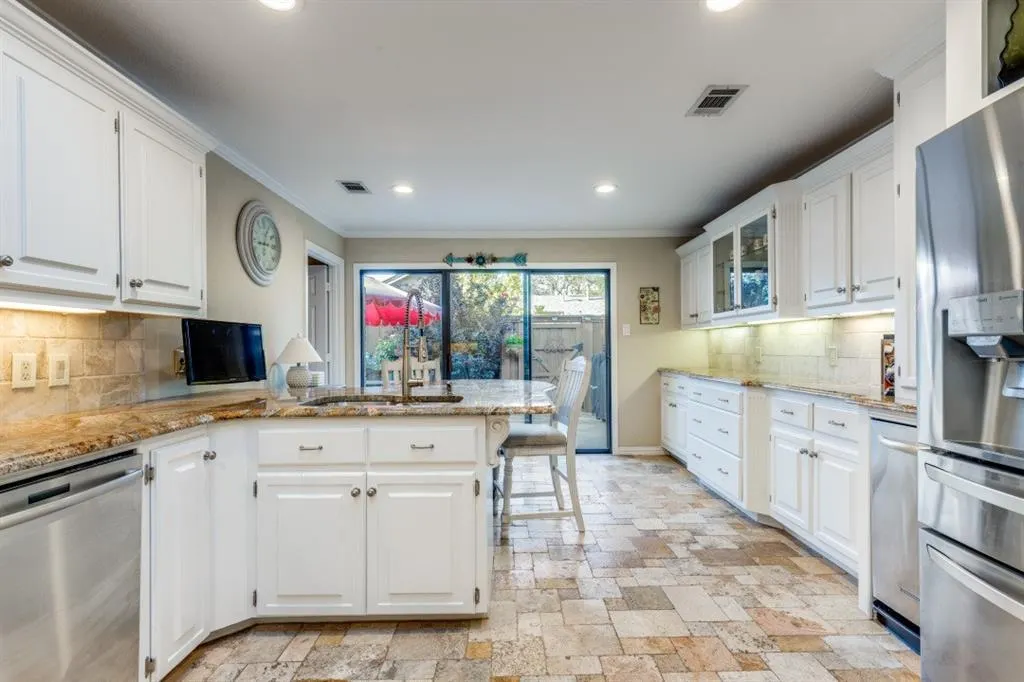 2204 Bridge View Lane