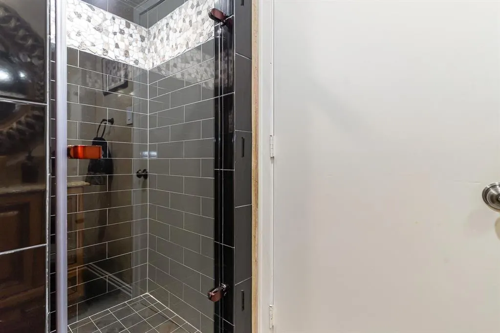 2204 Bridge View Lane