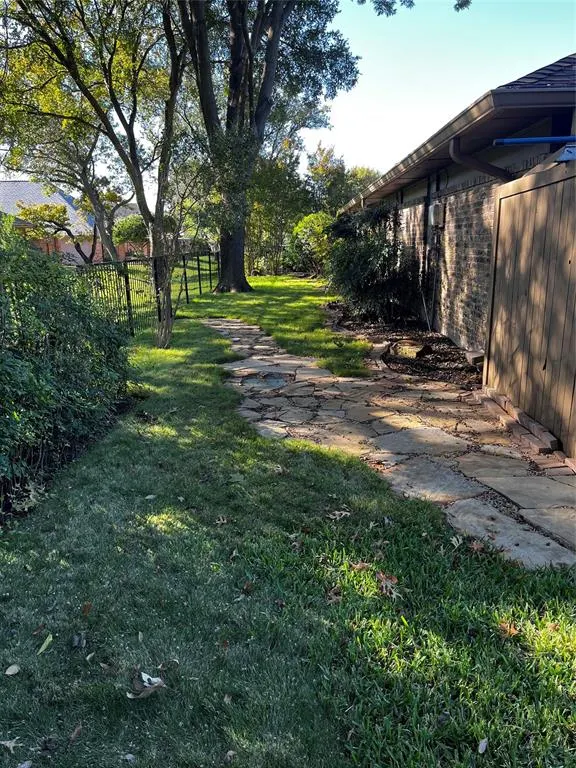 2204 Bridge View Lane