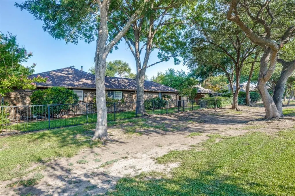 2204 Bridge View Lane