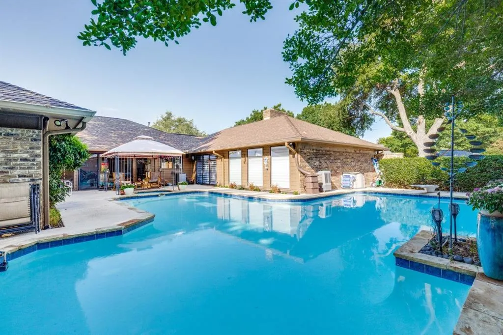 2204 Bridge View Lane