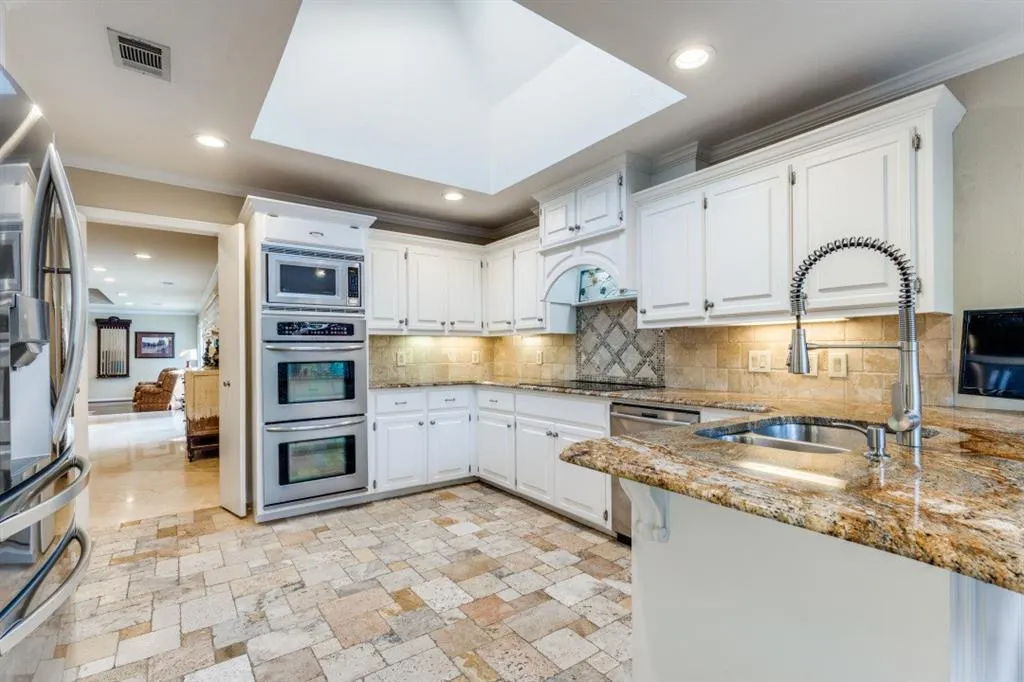 2204 Bridge View Lane