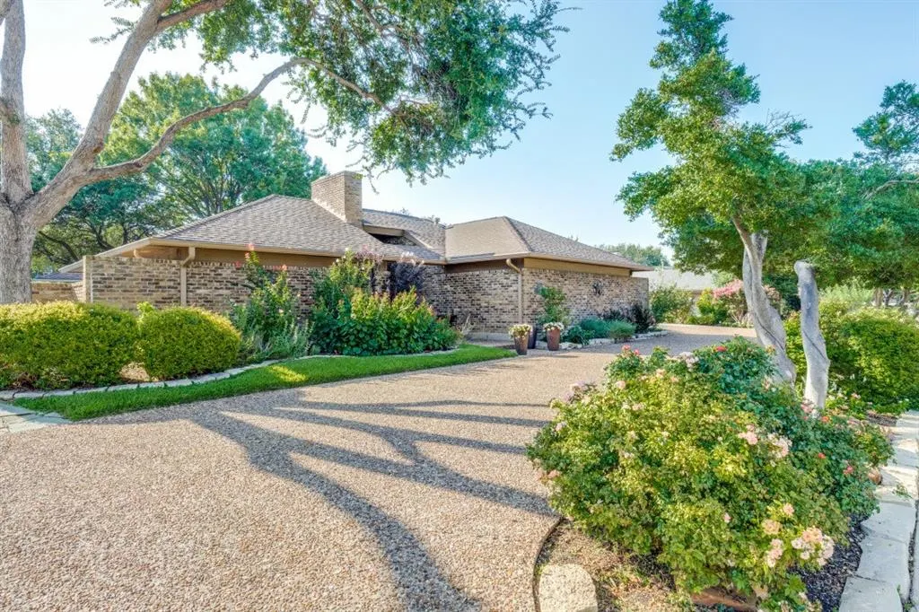 2204 Bridge View Lane