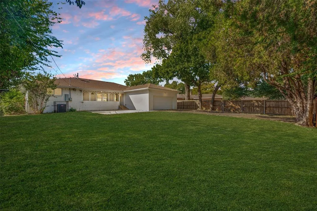 5414 Oak Trail