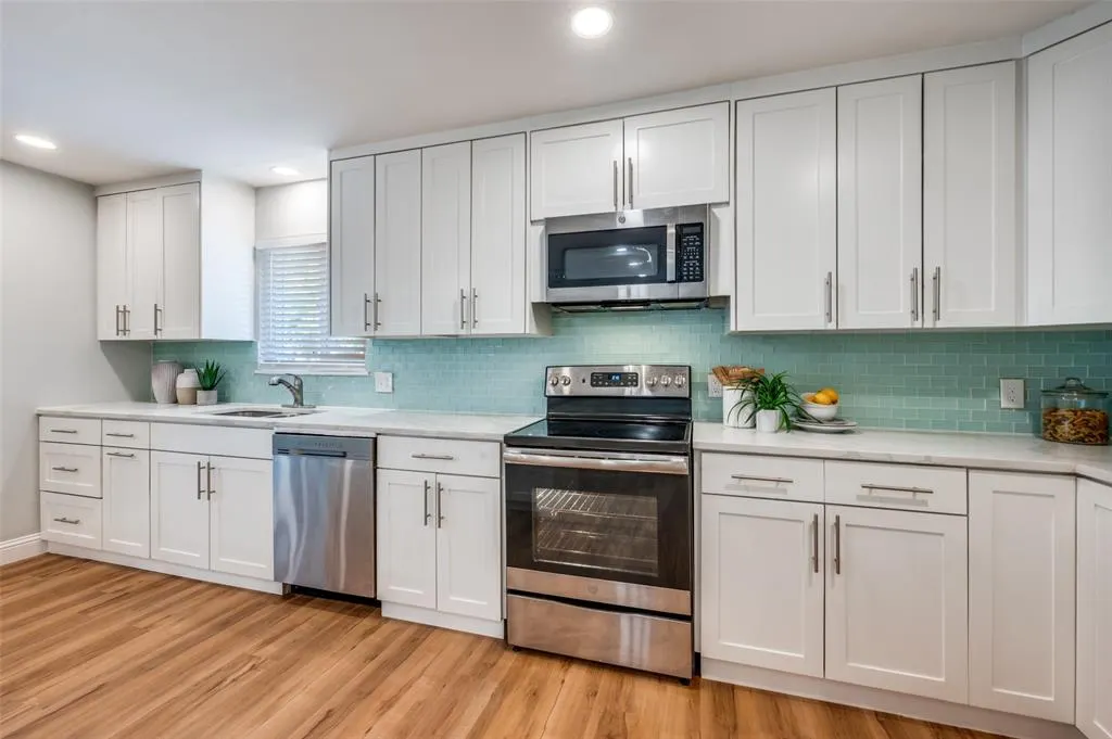 5414 Oak Trail