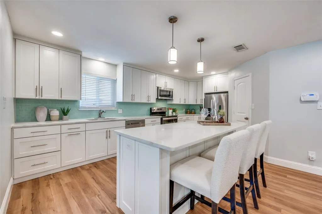 5414 Oak Trail
