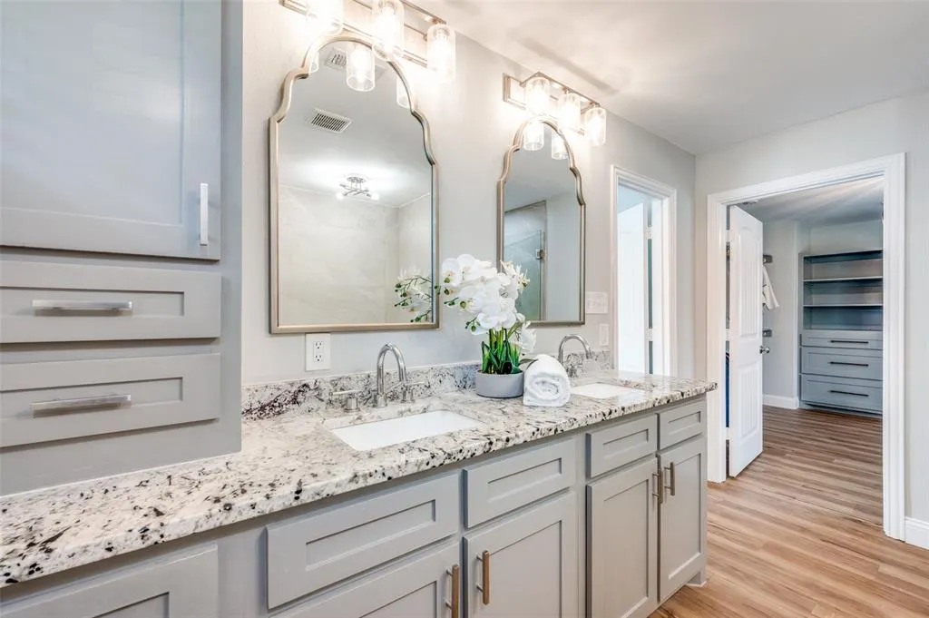 5414 Oak Trail