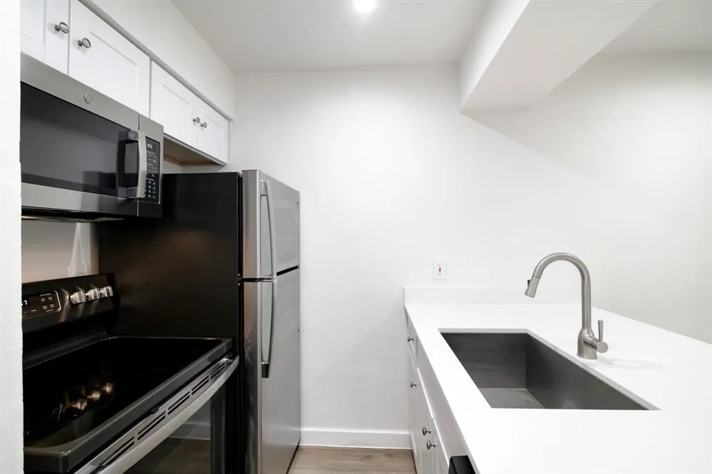 2722 Throckmorton st Street, #310