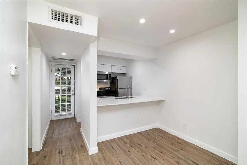 2722 Throckmorton st Street, #310