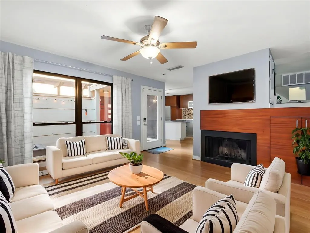 3935 Buena Vista Street, #E