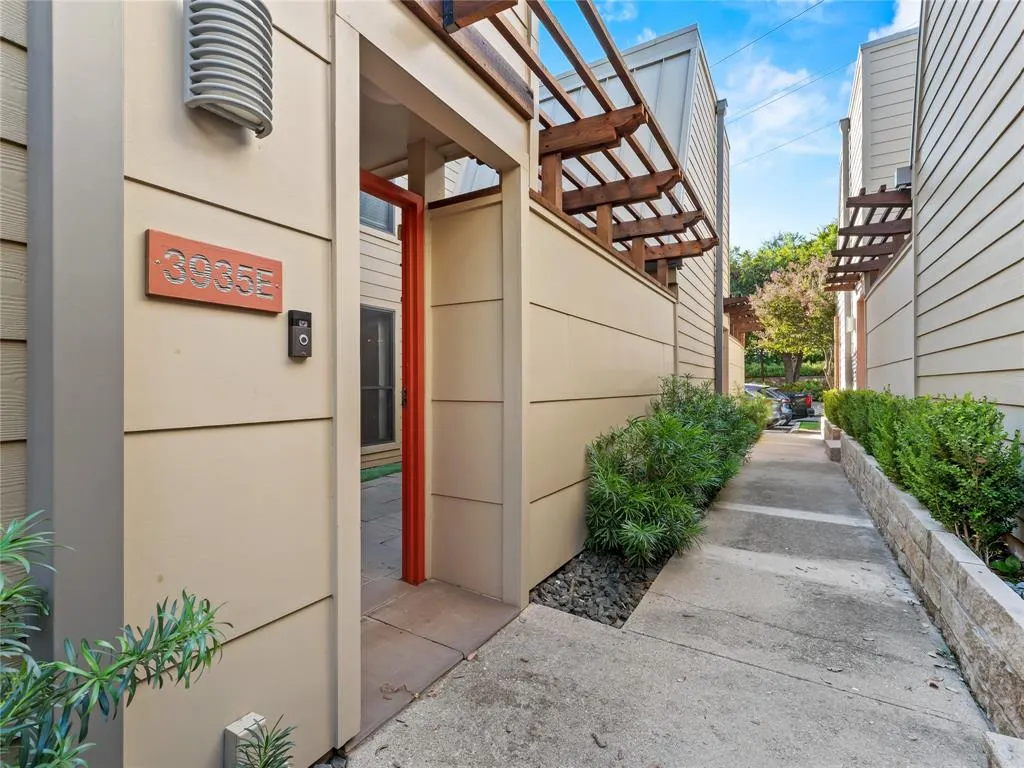 3935 Buena Vista Street, #E