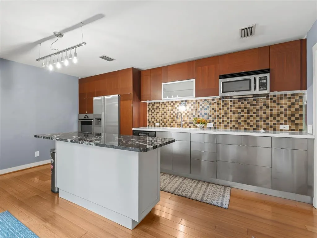 3935 Buena Vista Street, #E