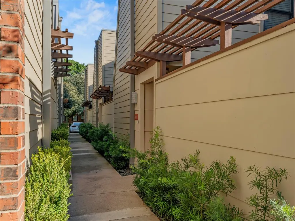 3935 Buena Vista Street, #E