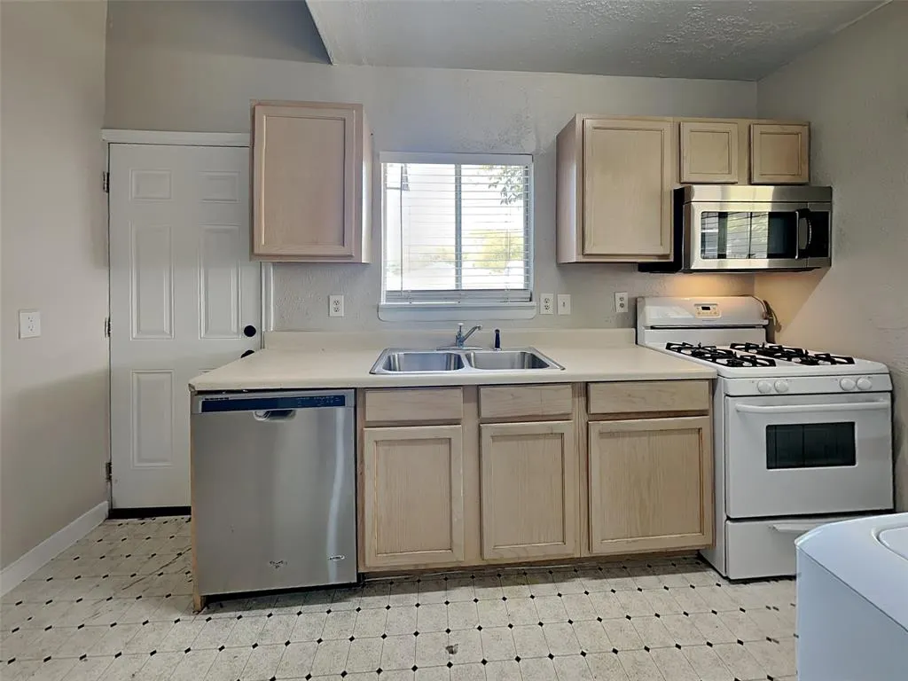 2015 Mcmillan Avenue, #2