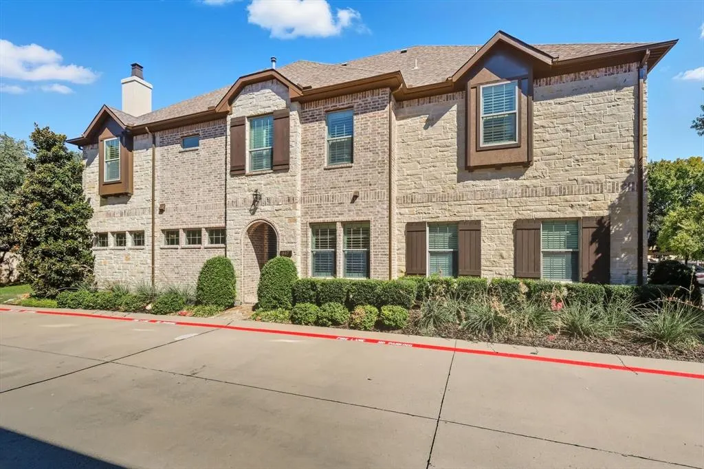 617 Two Creek Plaza