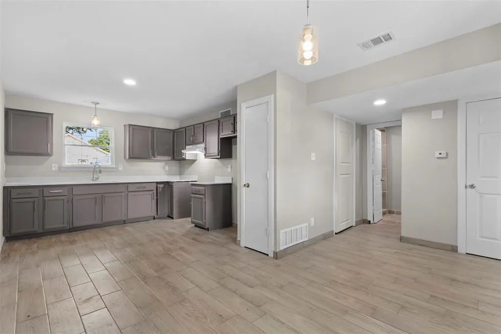 2115 Chatham Square