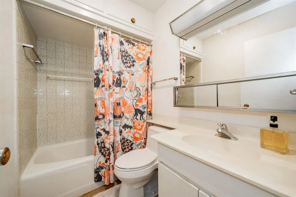 1759 Gross Road