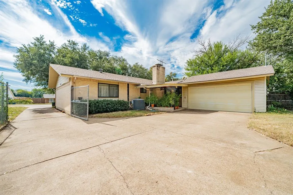 1759 Gross Road