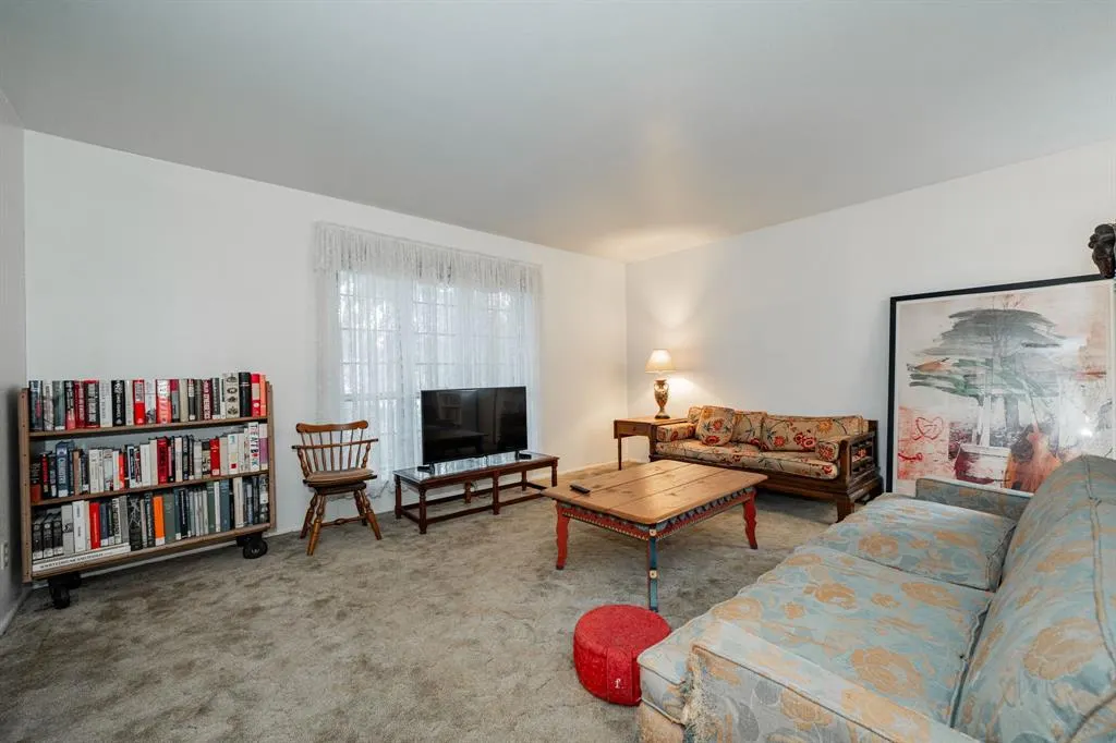 1759 Gross Road