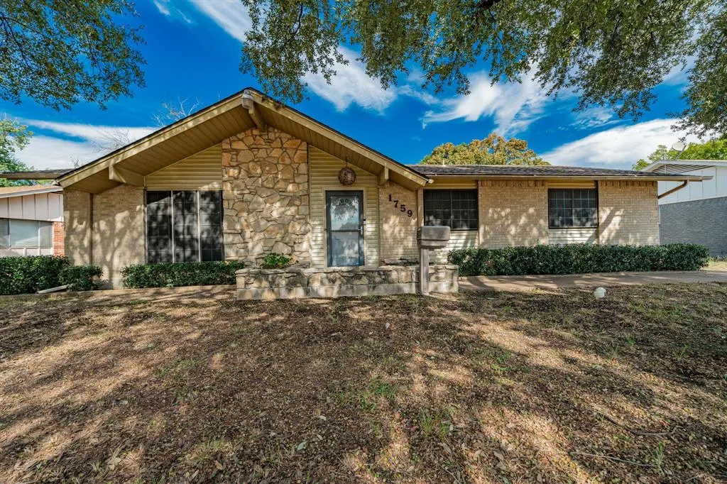 1759 Gross Road