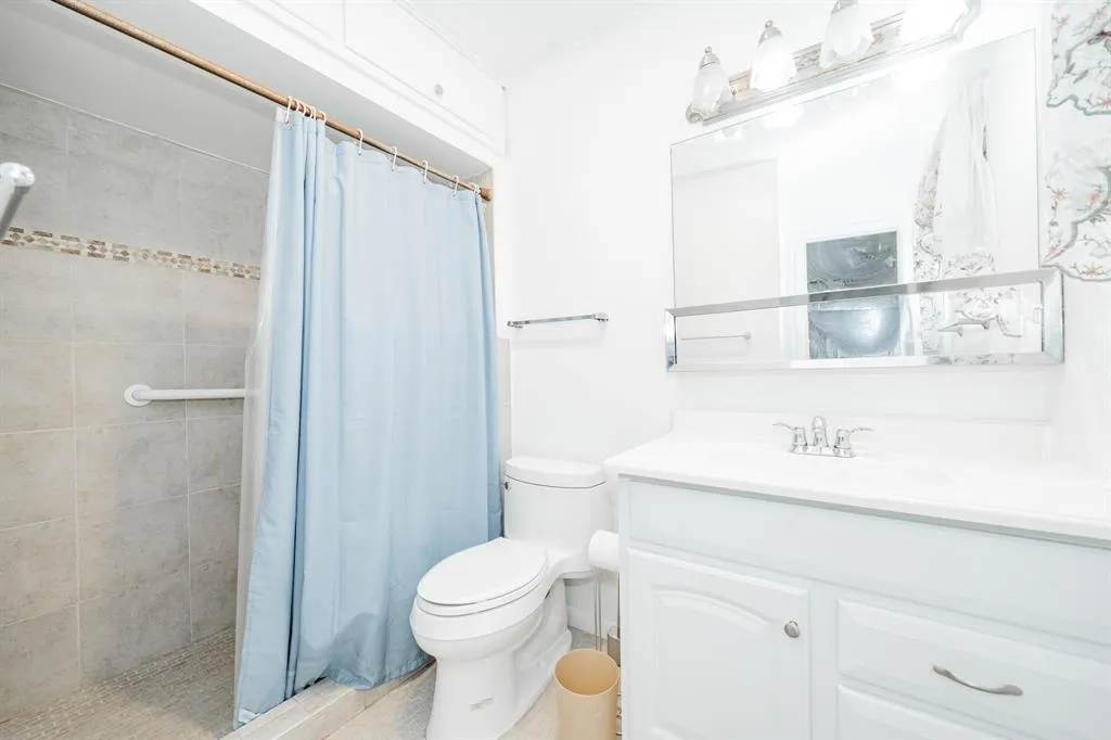 1759 Gross Road