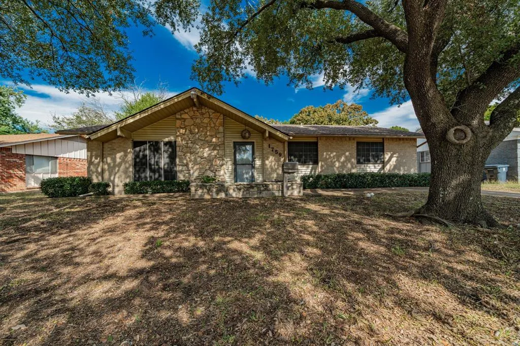 1759 Gross Road