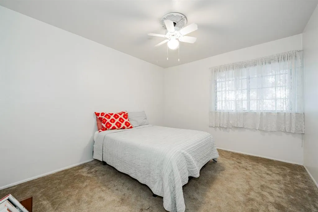1759 Gross Road