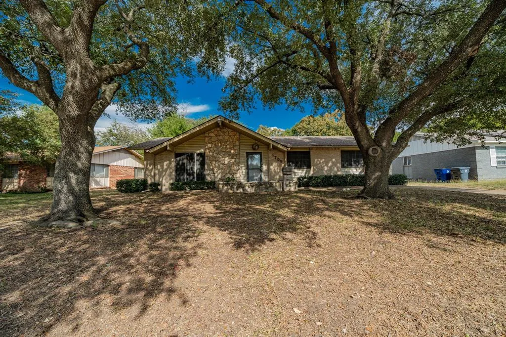 1759 Gross Road