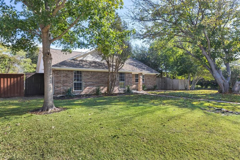 1748 Blossom Trail