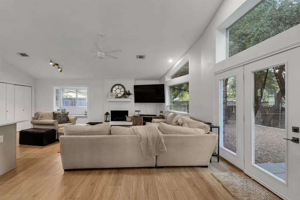 1748 Blossom Trail