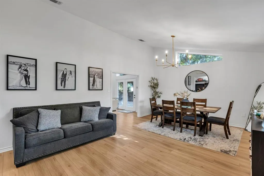 1748 Blossom Trail