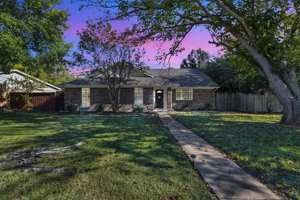 1748 Blossom Trail